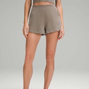 Lululemon Ribbed Softstreme High-Rise Short 2" - Nomad